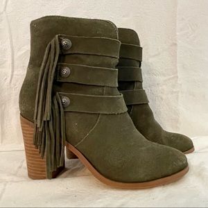 🌎🌎🌎 Yellowbox Olive/Moss Green Suede Boots w/ Fringe 8.5 EUC